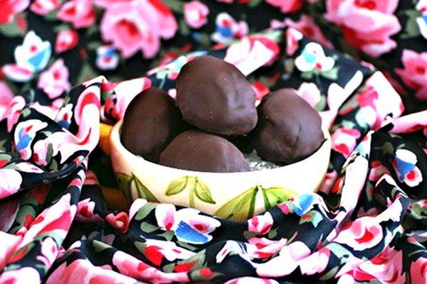 Recipe: Chocolate Covered Cheesecake Easter Eggs