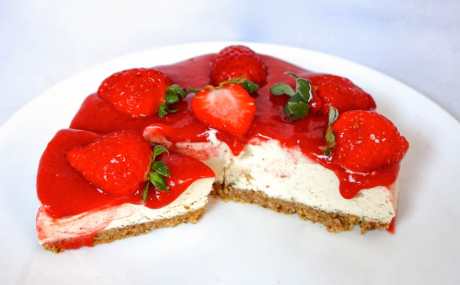 Raw Strawberry cheesecake