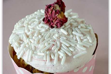 Royal Rose Scented Cupcakes [Vegan]