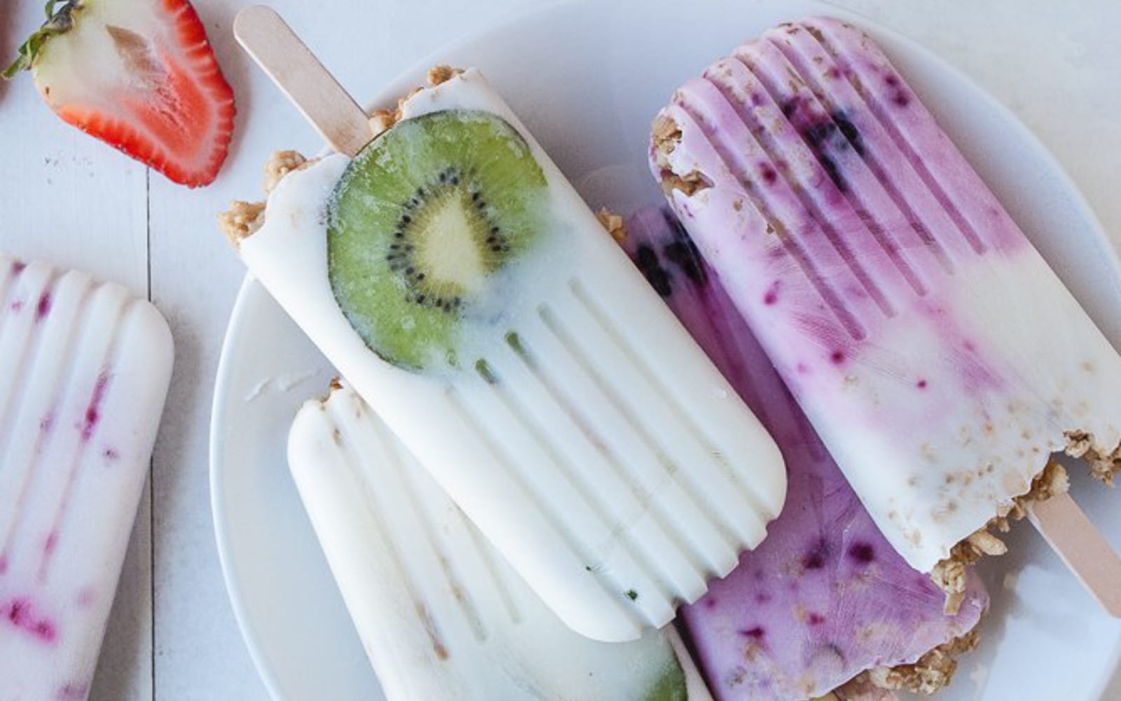 4-Ingredient Vanilla Yogurt and Granola Breakfast Popsicles [Vegan ...