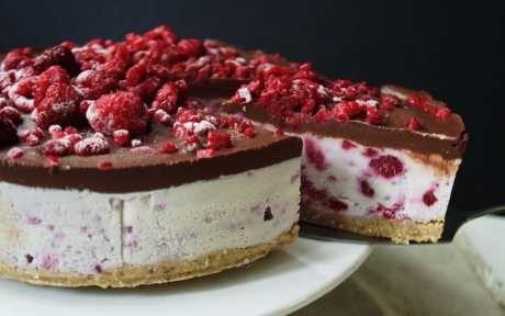 12 Beautiful Vegan Cakes For Your Easter 2018 Celebration!