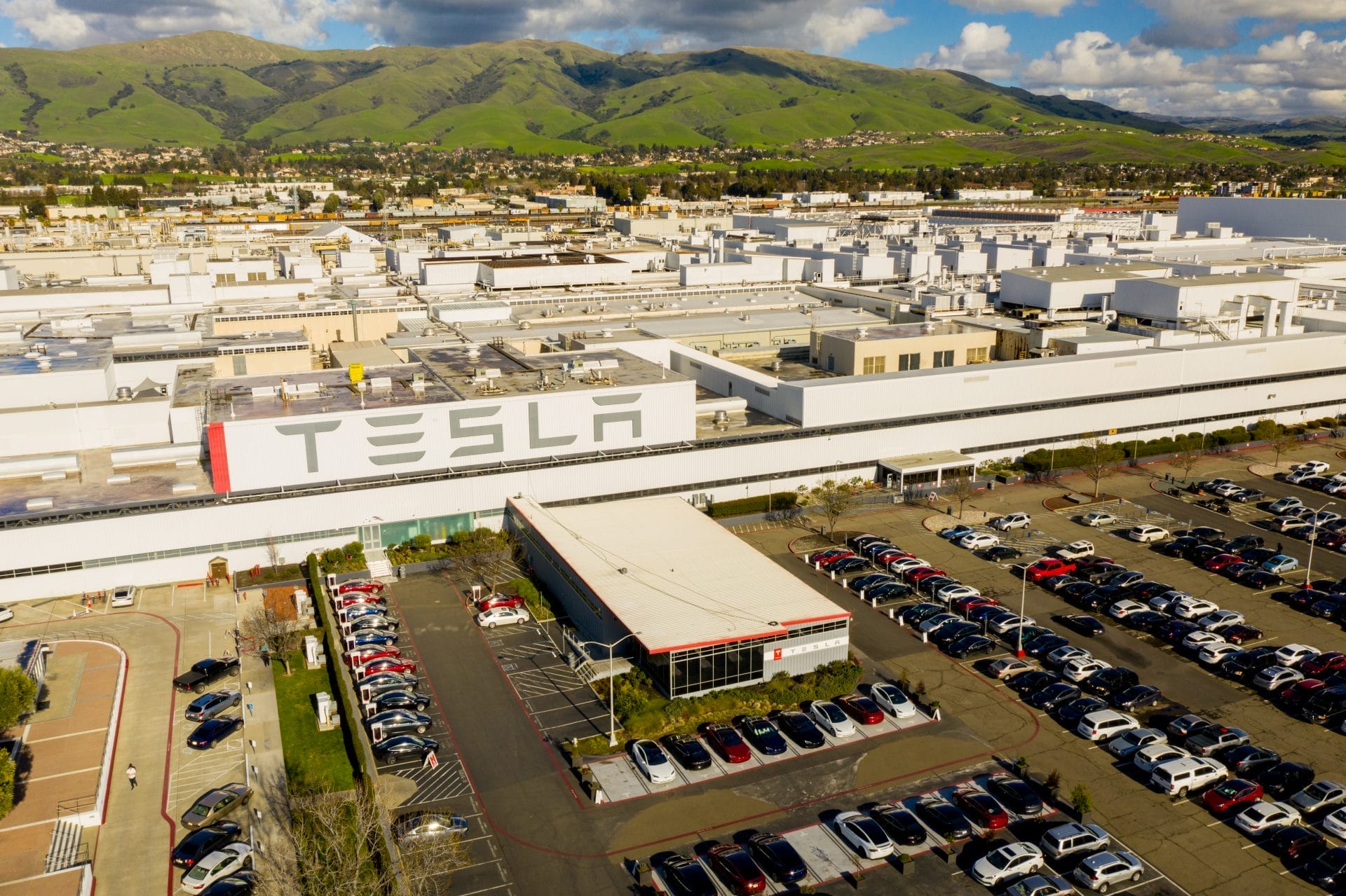 Tesla Faces Lawsuit Over Air Pollution at Fremont Factory – One Green Planet - Vimarsana News